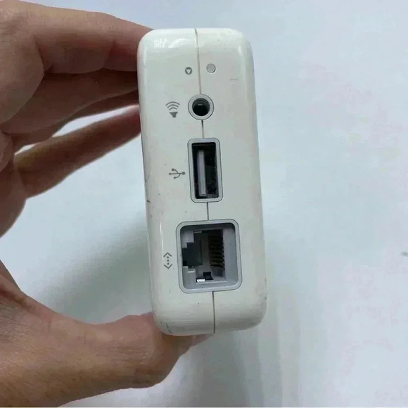 Apple air port express base station model A1264 100-240V - Picture 3 of 3